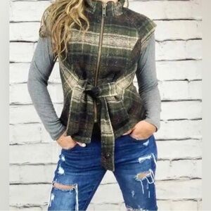 CAbi All Tied Up Wool Blend Sleeveless Vest. Green. XS